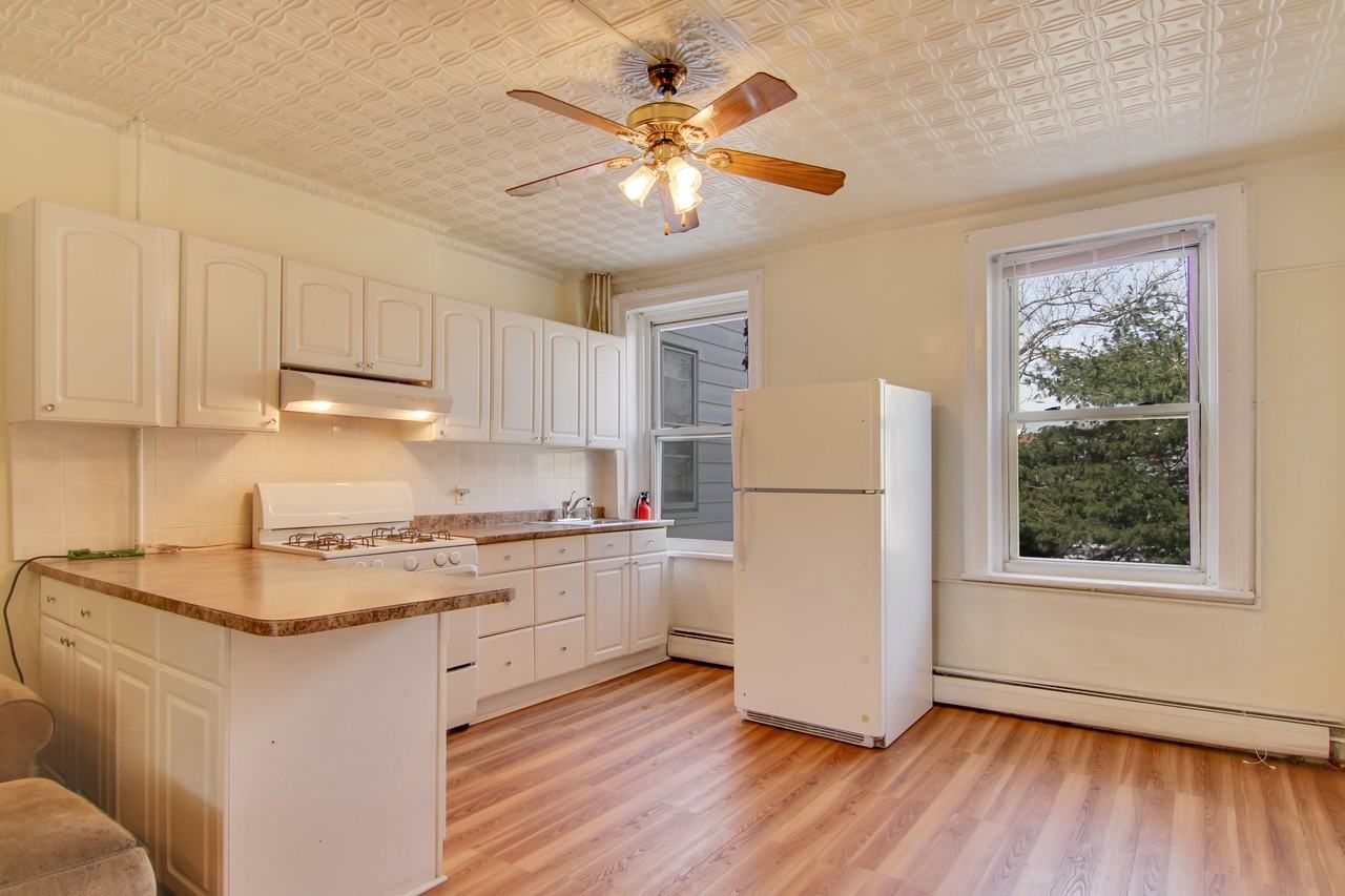80 71st St - Photo 3 of 15