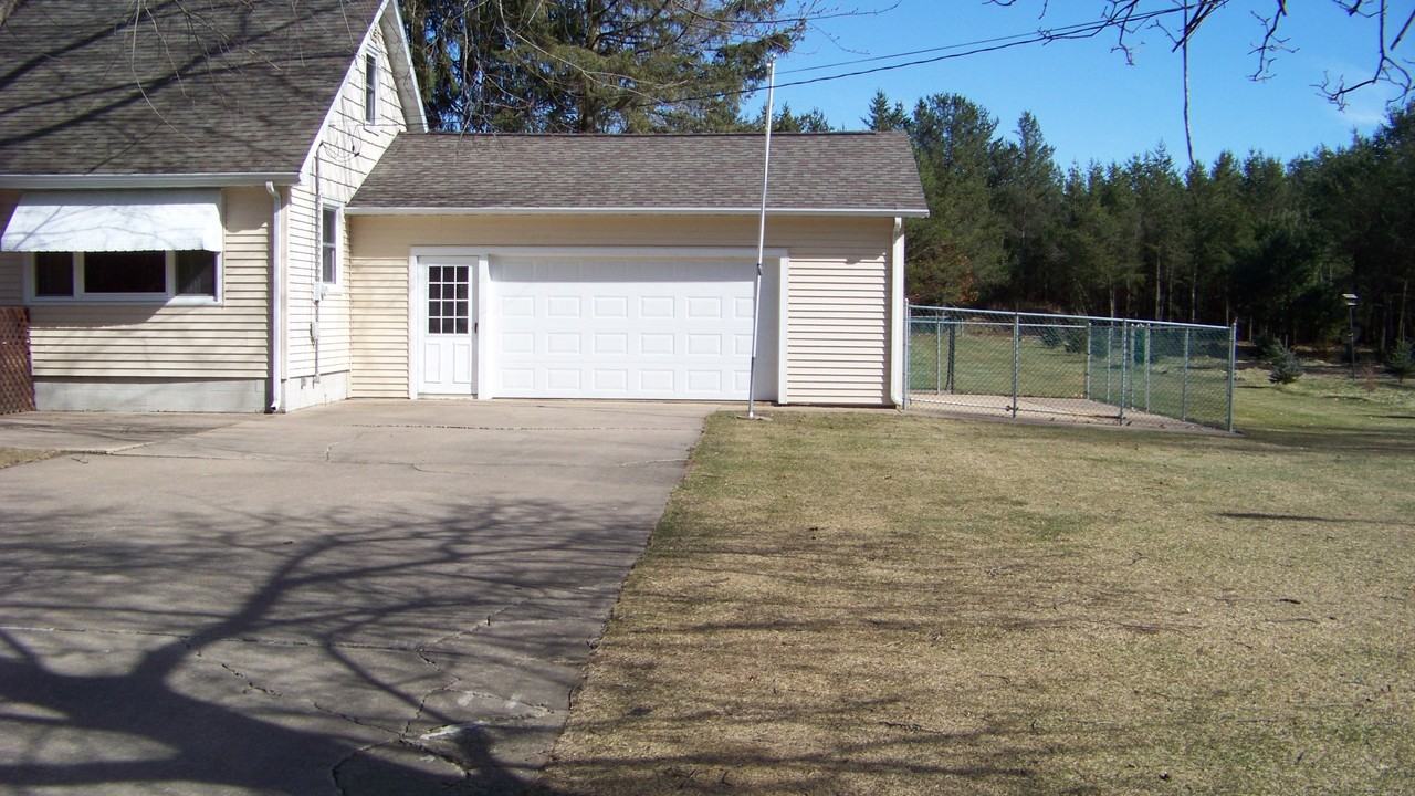 7611 64th St S - Photo 2 of 20