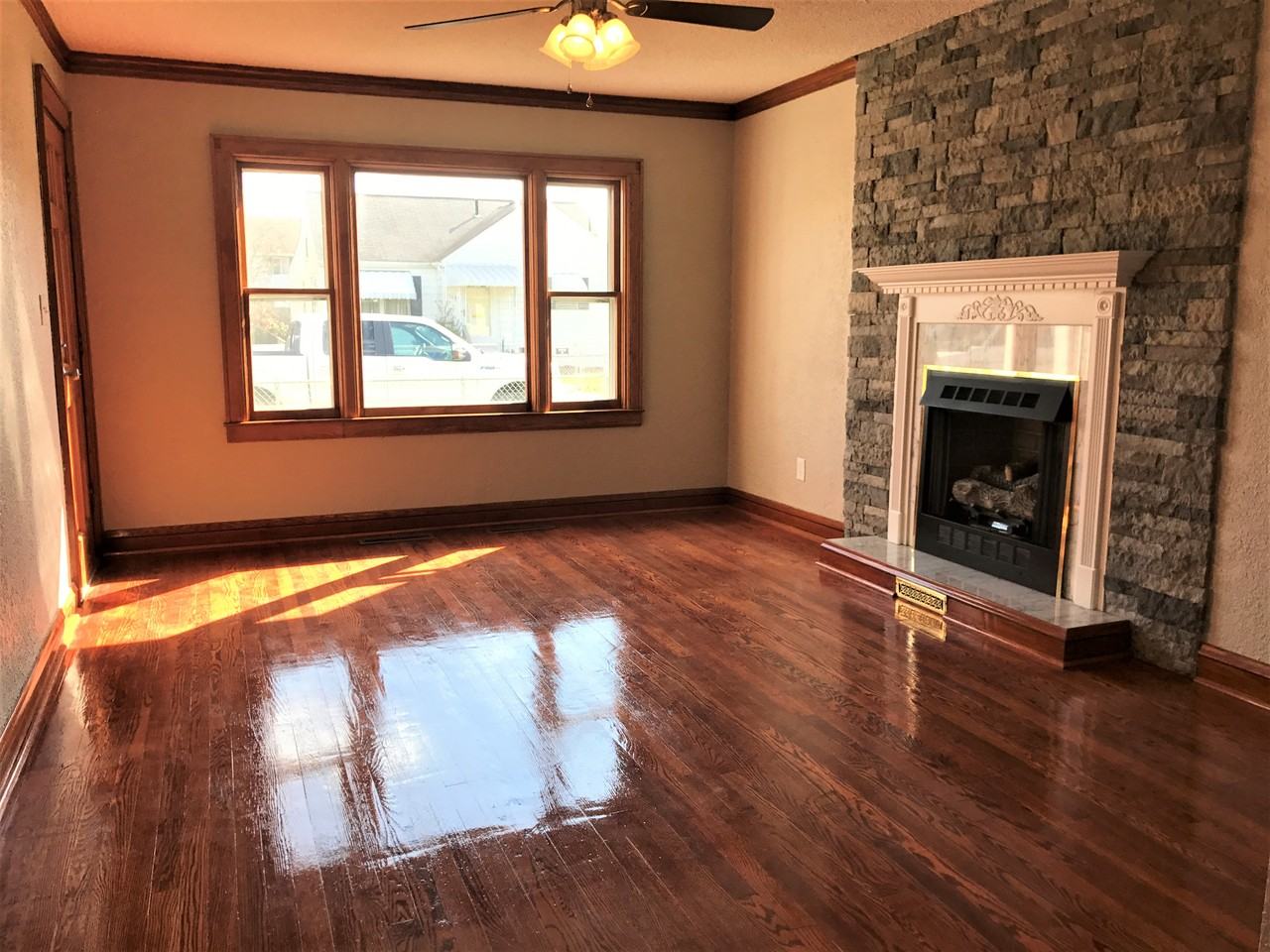 705 Birch St - Photo 3 of 18