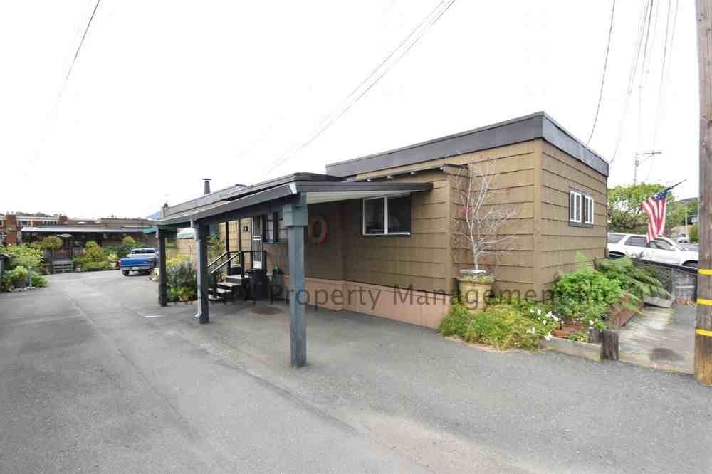 42 Mooring Rd - Photo 2 of 12