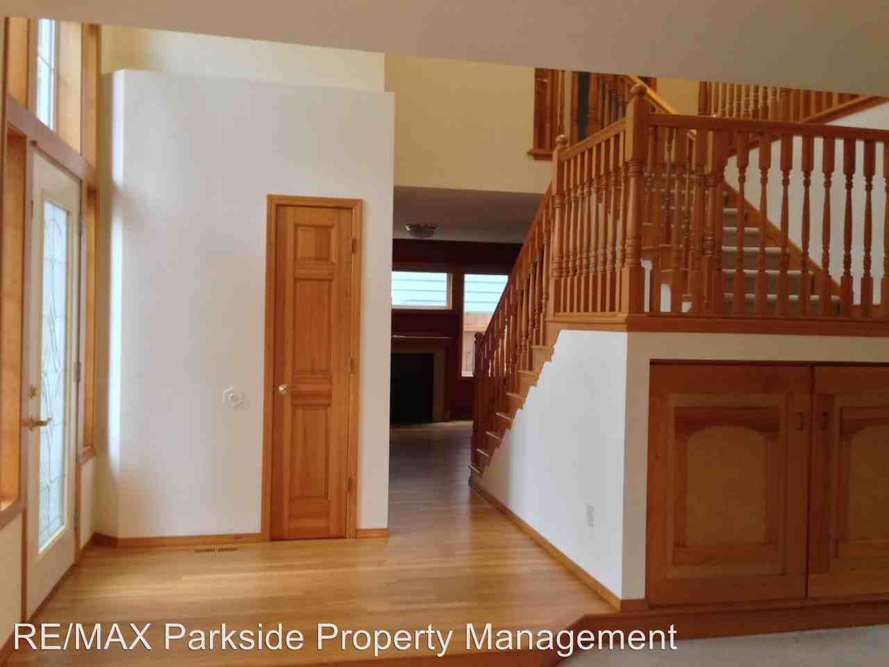 117 Maple Park Ave SE - Photo 3 of 18