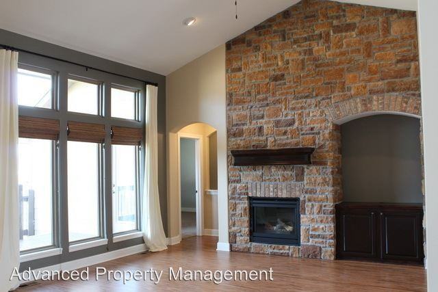 4416 Miller Pkwy - Photo 3 of 41