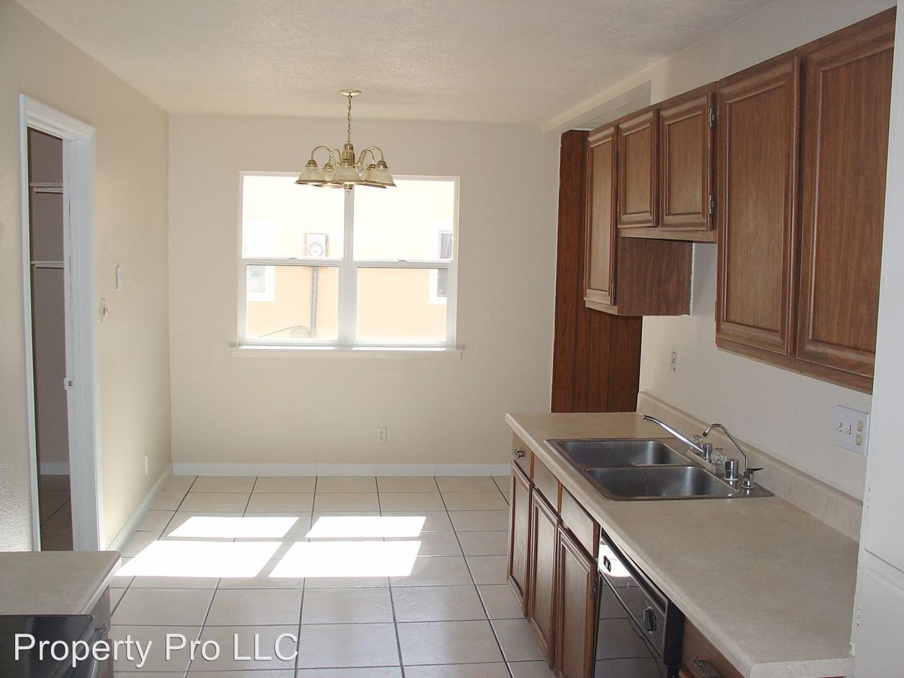 813 Pawnee St NE - Photo 2 of 22