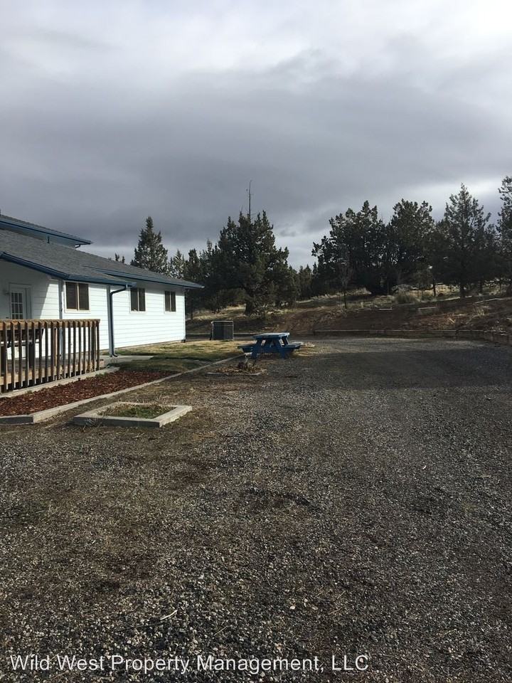 8712 S Pokegama Dr - Photo 2 of 20