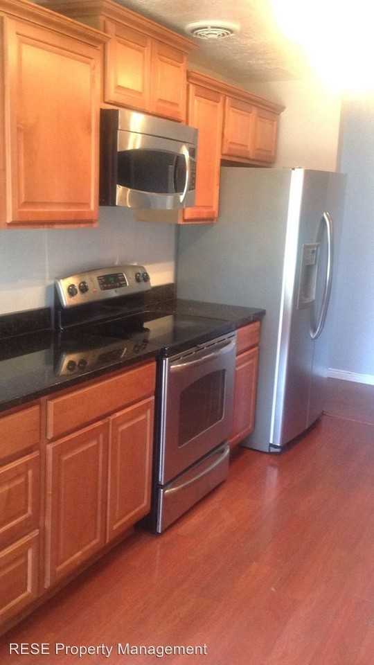 1046 Ash Ave - Photo 2 of 36