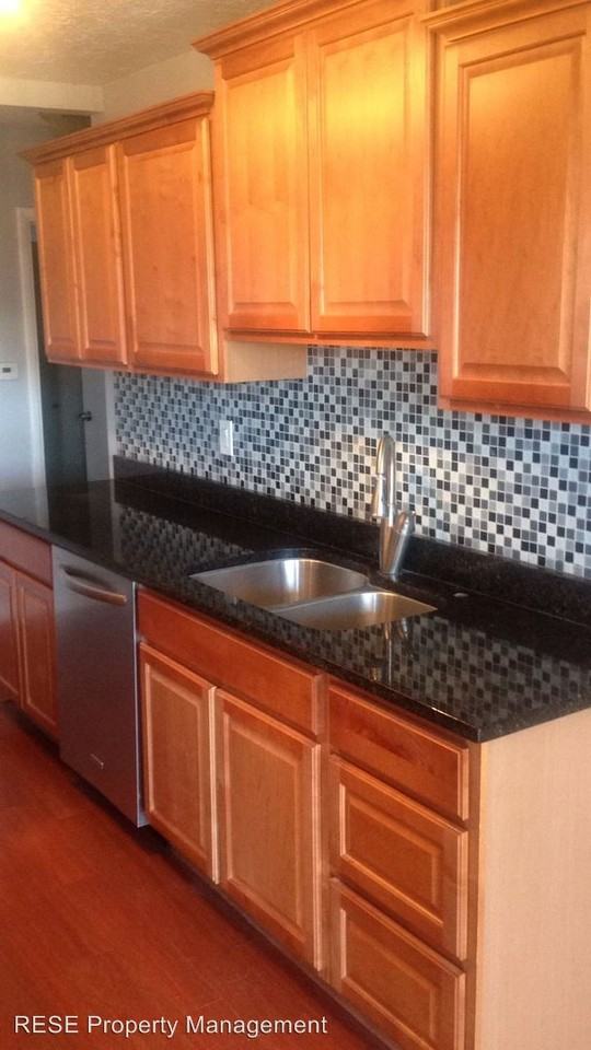 1046 Ash Ave - Photo 3 of 36