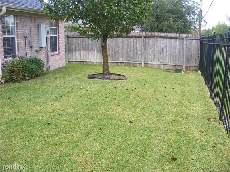 3303 Broadmoor Dr - Photo 2 of 7