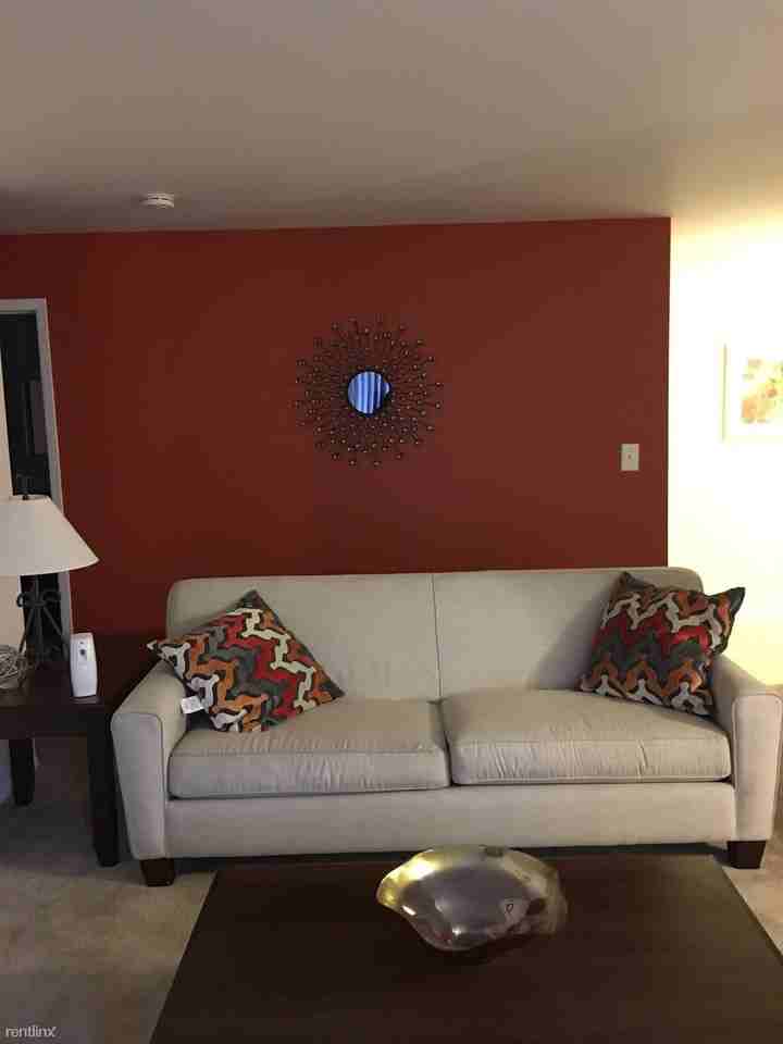 Williamsburg Square Apartments - Photo 3 of 39