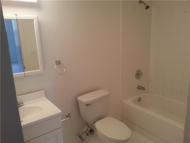 14221 N Kendall Dr - Photo 3 of 6