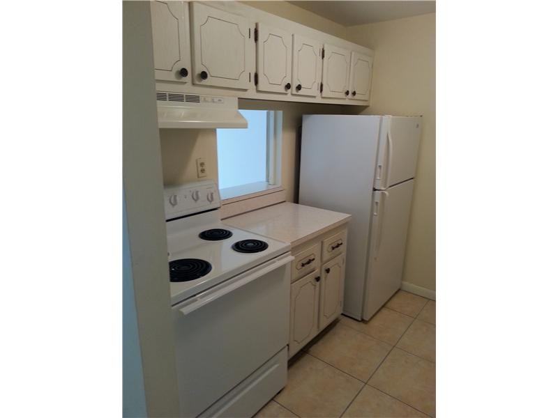 14221 N Kendall Dr - Photo 2 of 6