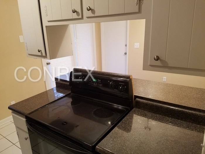 10219 Storm Dr - Photo 3 of 11