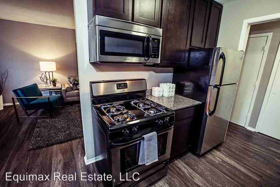 441 Lynnhurst Ave West - Photo 2 of 6