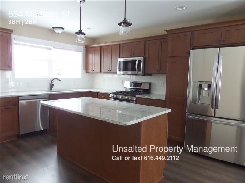 600-698 Madison St - Photo 3 of 13