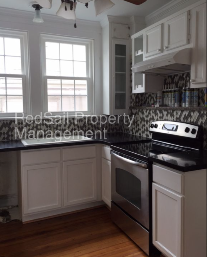 111 Pear Ave - Photo 2 of 11