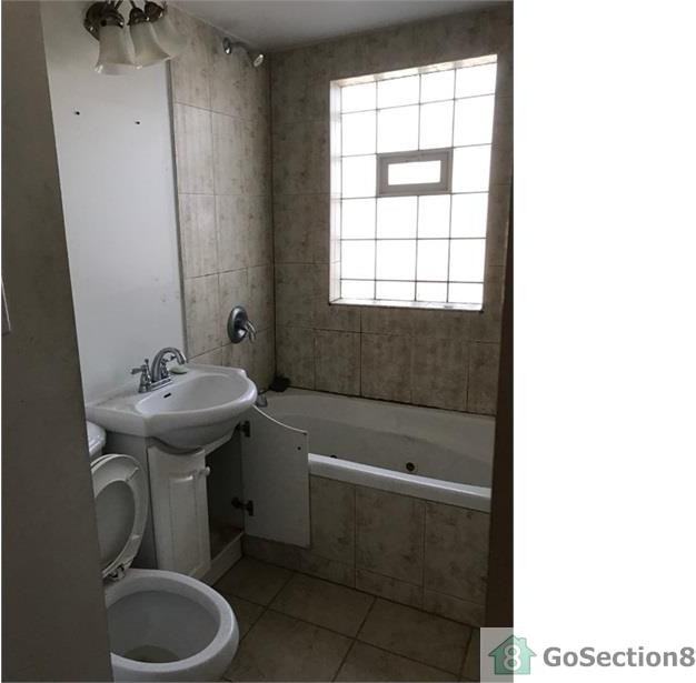 14320 S Emerald Ave - Photo 2 of 3