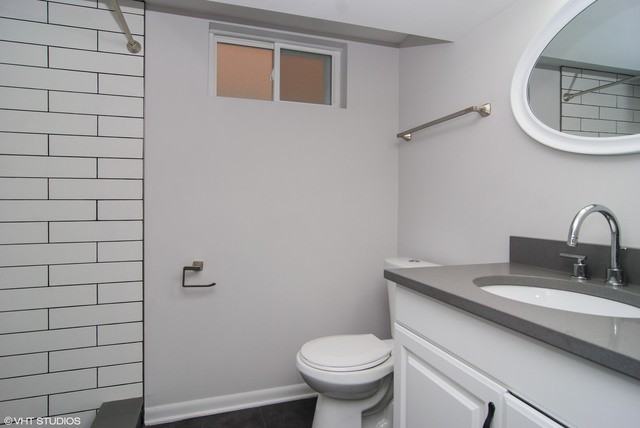 2334 Lathrop Ave - Photo 3 of 11