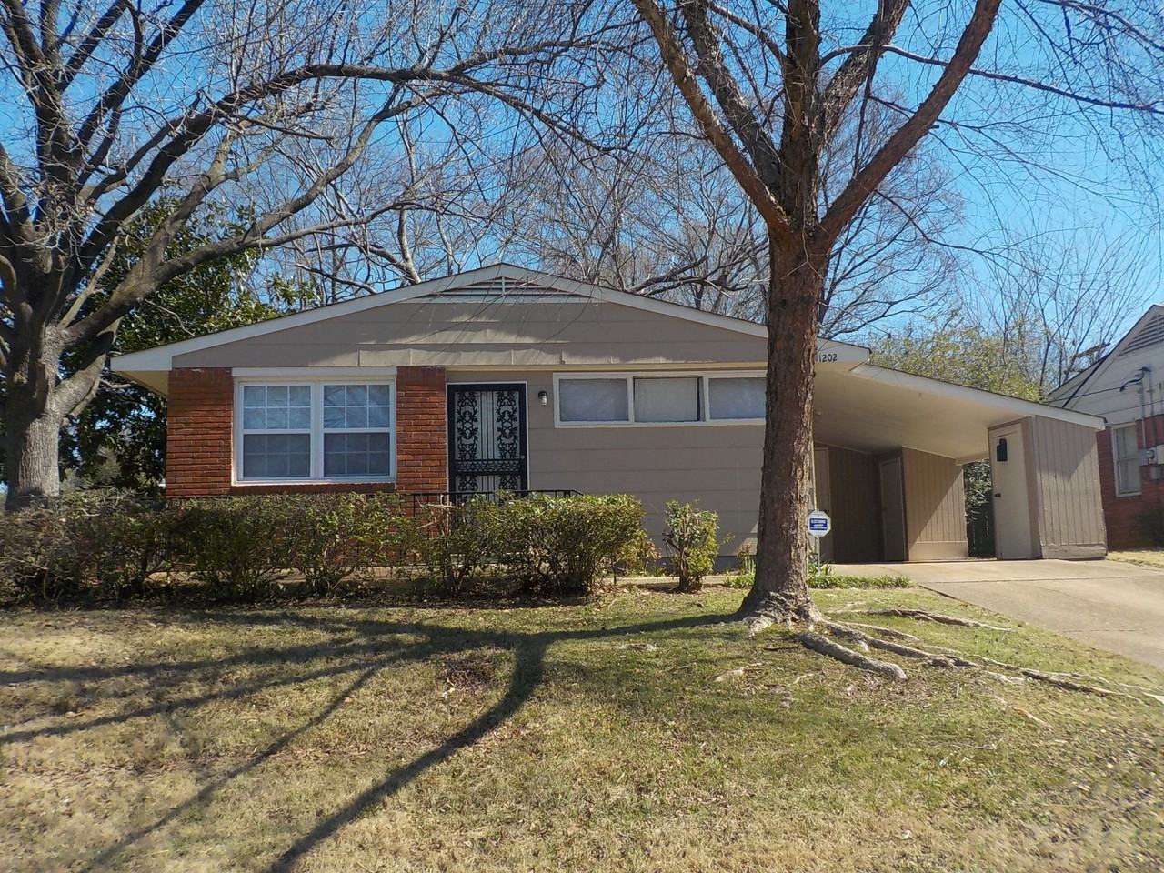 1202 Dogwood Dr - Photo 2 of 13