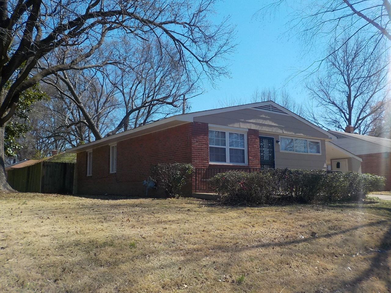 1202 Dogwood Dr - Photo 3 of 13