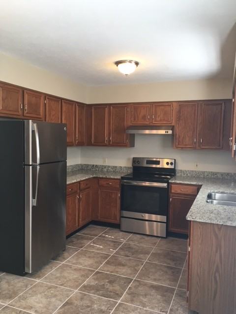 1800 Flintlock Dr - Photo 3 of 10