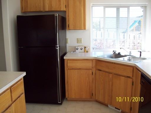 786 8th St - Photo 2 of 5