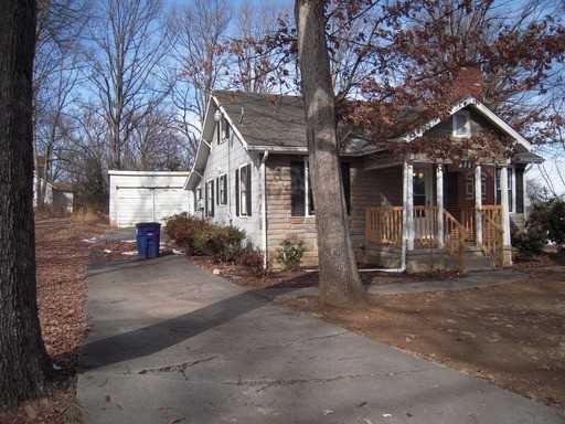 711 Sherbrook Dr - Photo 3 of 14