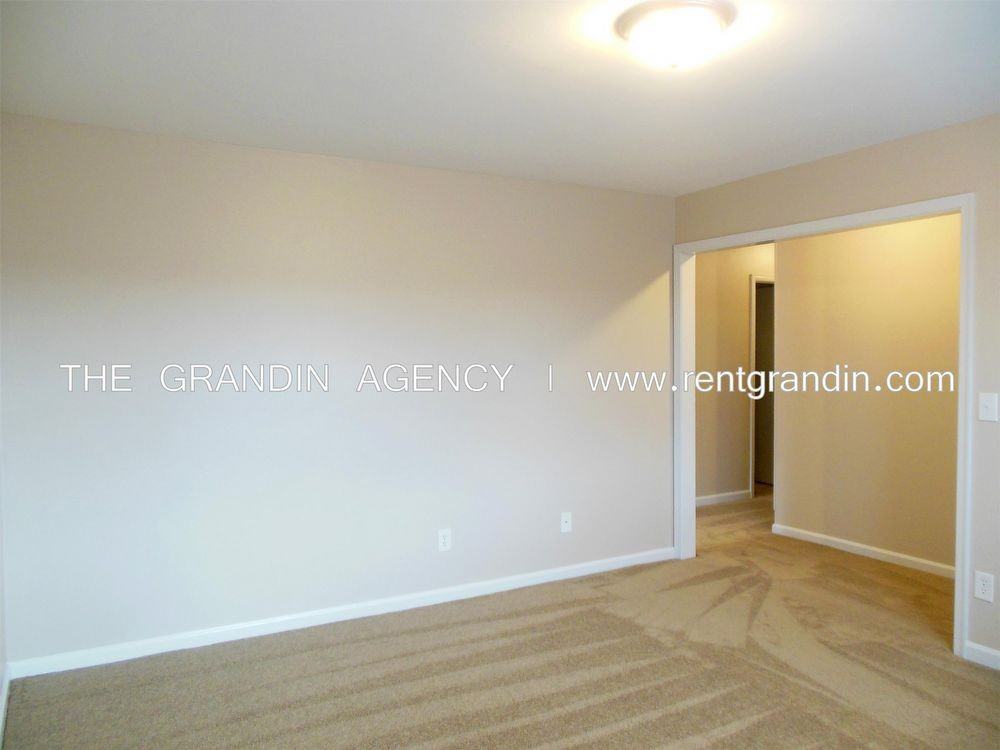 703 Riverland Rd SE - Photo 3 of 18