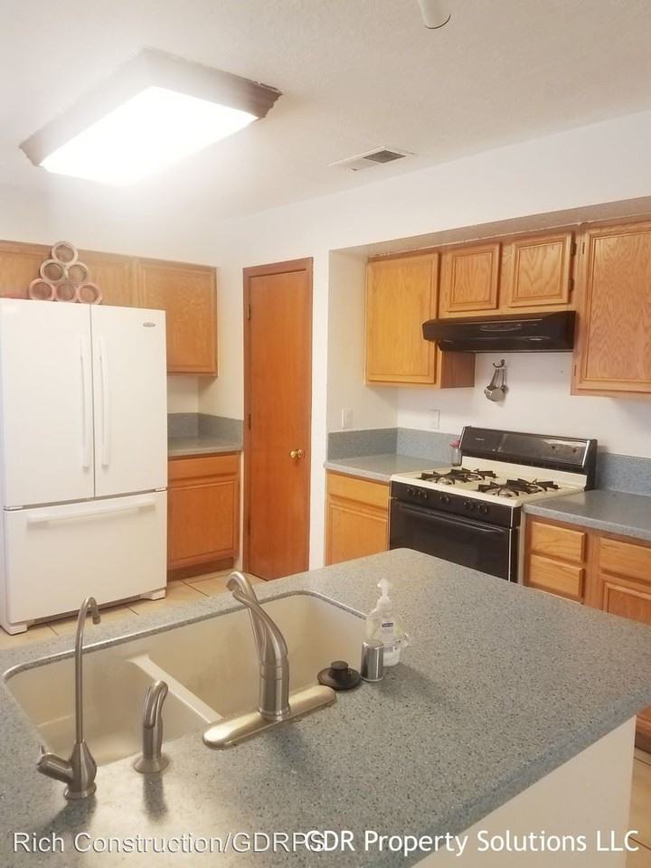 8123 Waterbury Pl NW - Photo 2 of 6