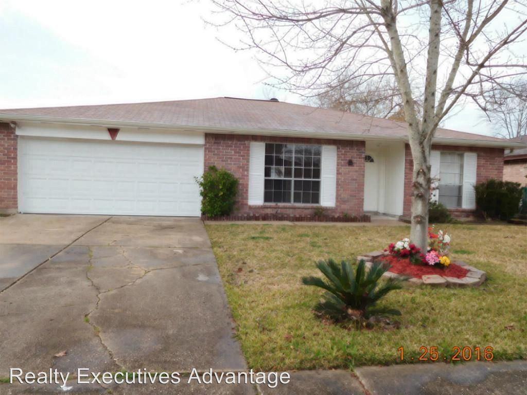 215 Leafwood Cir - Photo 2 of 14