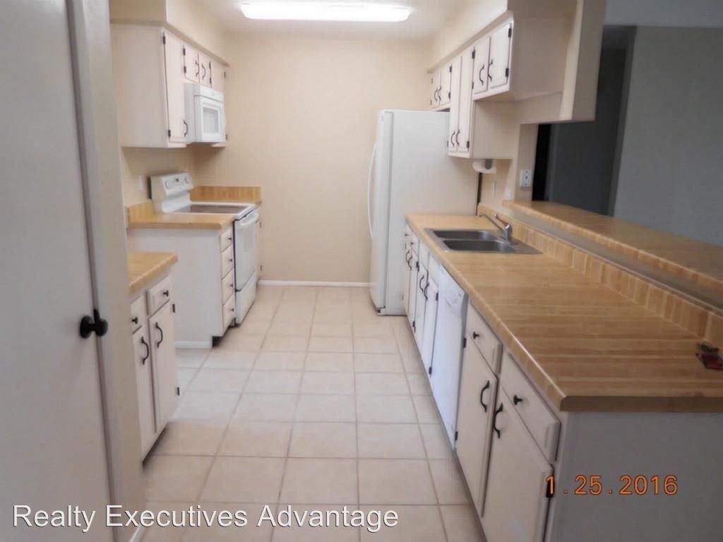 215 Leafwood Cir - Photo 3 of 14