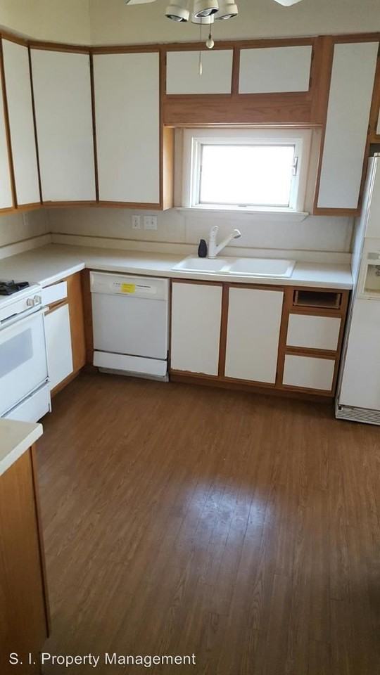 2128 McCord St - Photo 2 of 9