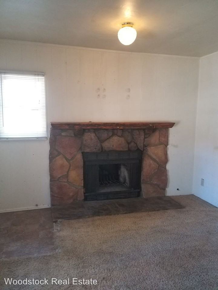 312 E Mojave Blvd - Photo 3 of 13