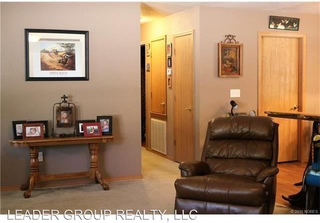 11 W Bolen Ave - Photo 3 of 15