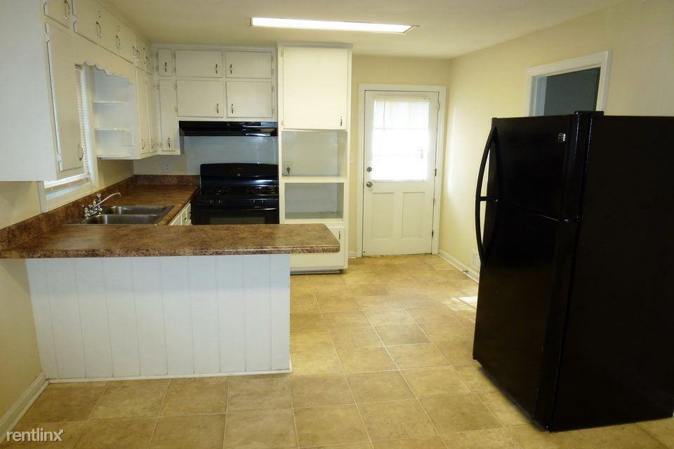 2271 Parkway Ct - Photo 2 of 11