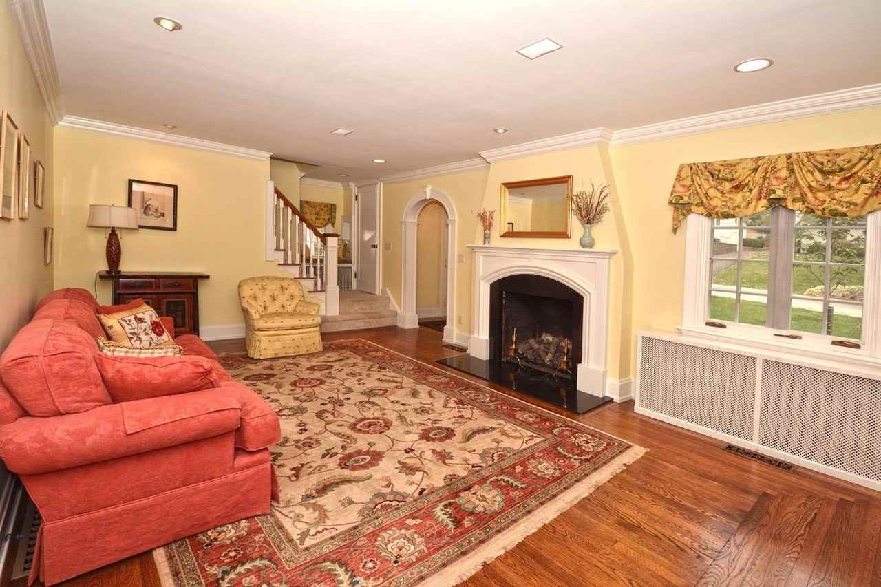 1131 Beverly Hill Dr - Photo 3 of 25