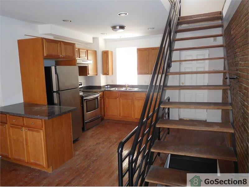 1011 Hollins St - Photo 2 of 19