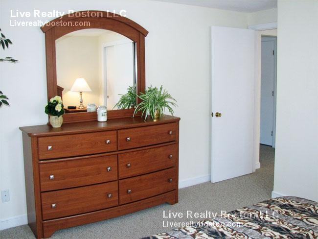 5-99 Totman Dr 2 - Photo 3 of 6