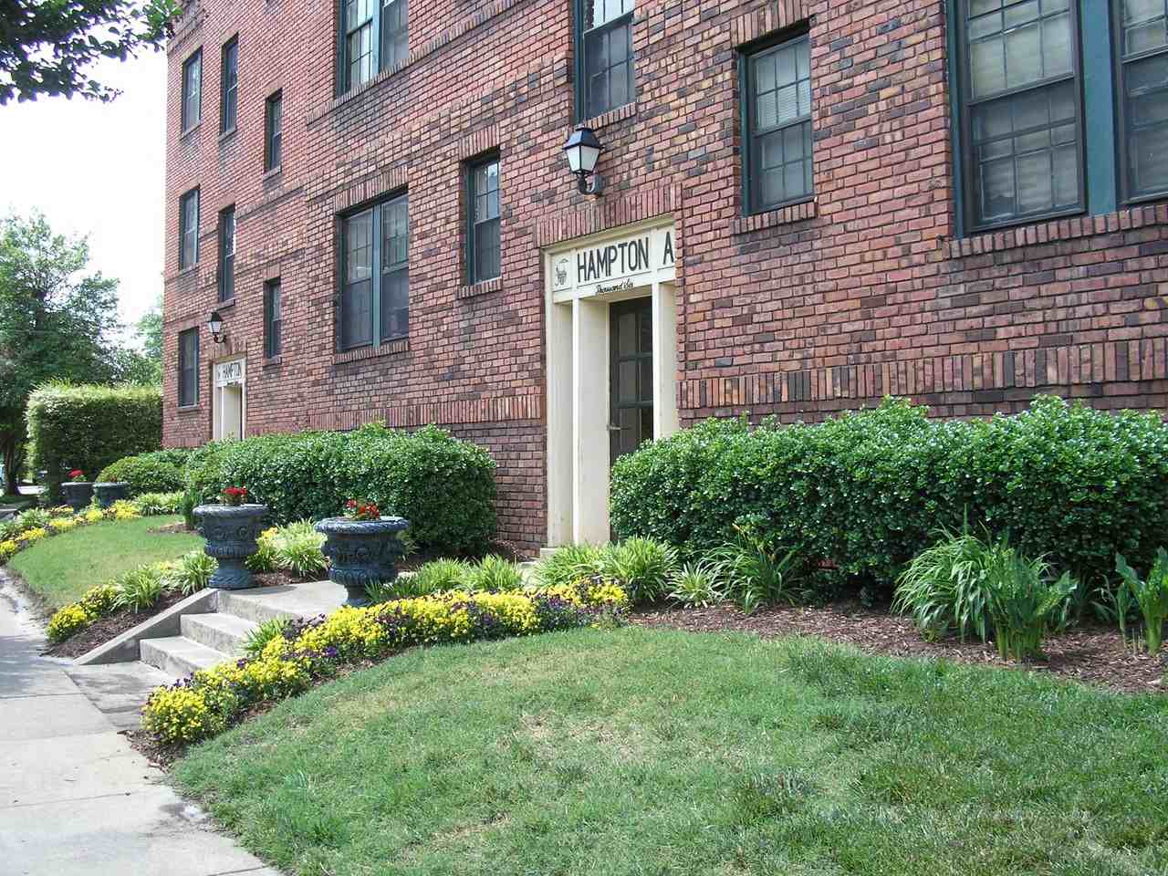 1000-1198 Brandon Ave - Photo 2 of 10