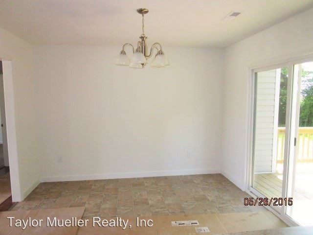127 Riverwood Dr - Photo 2 of 12