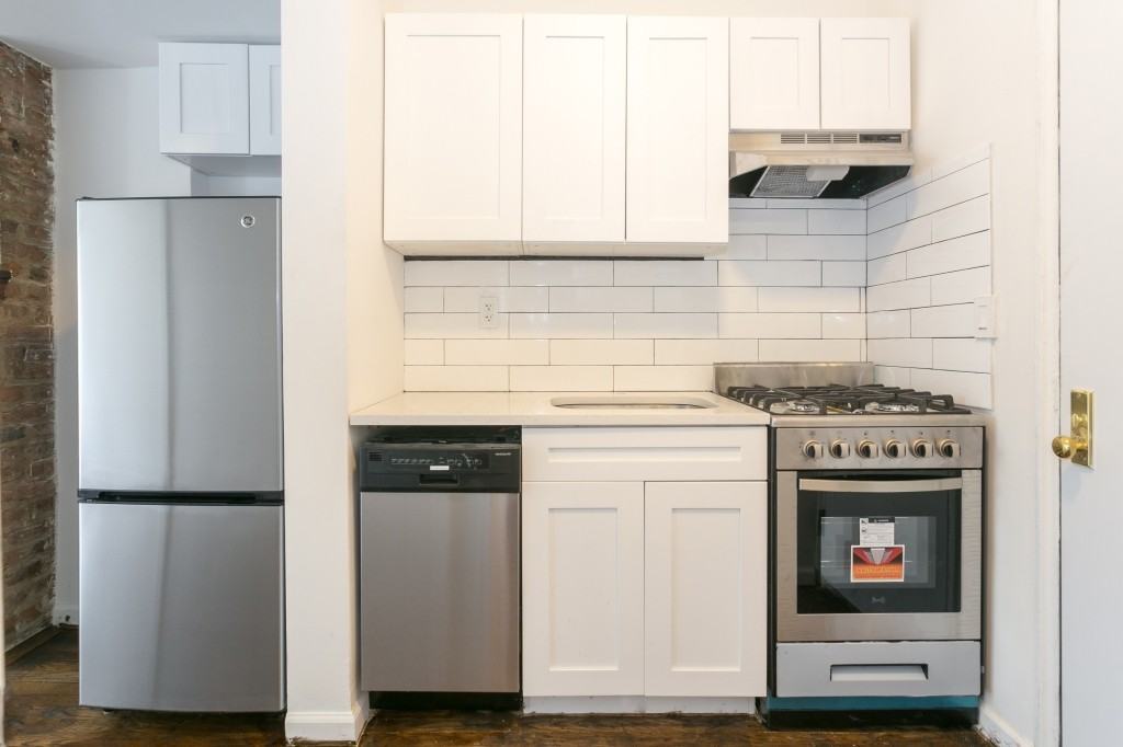 307 West 29th Street - Photo 2 of 8