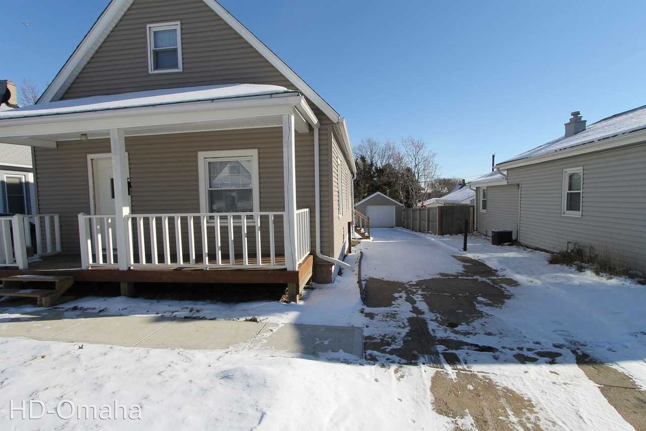 4517 S 39th St - Photo 2 of 10