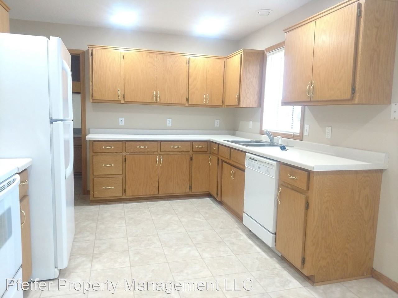 636 Danielson Ct - Photo 2 of 8