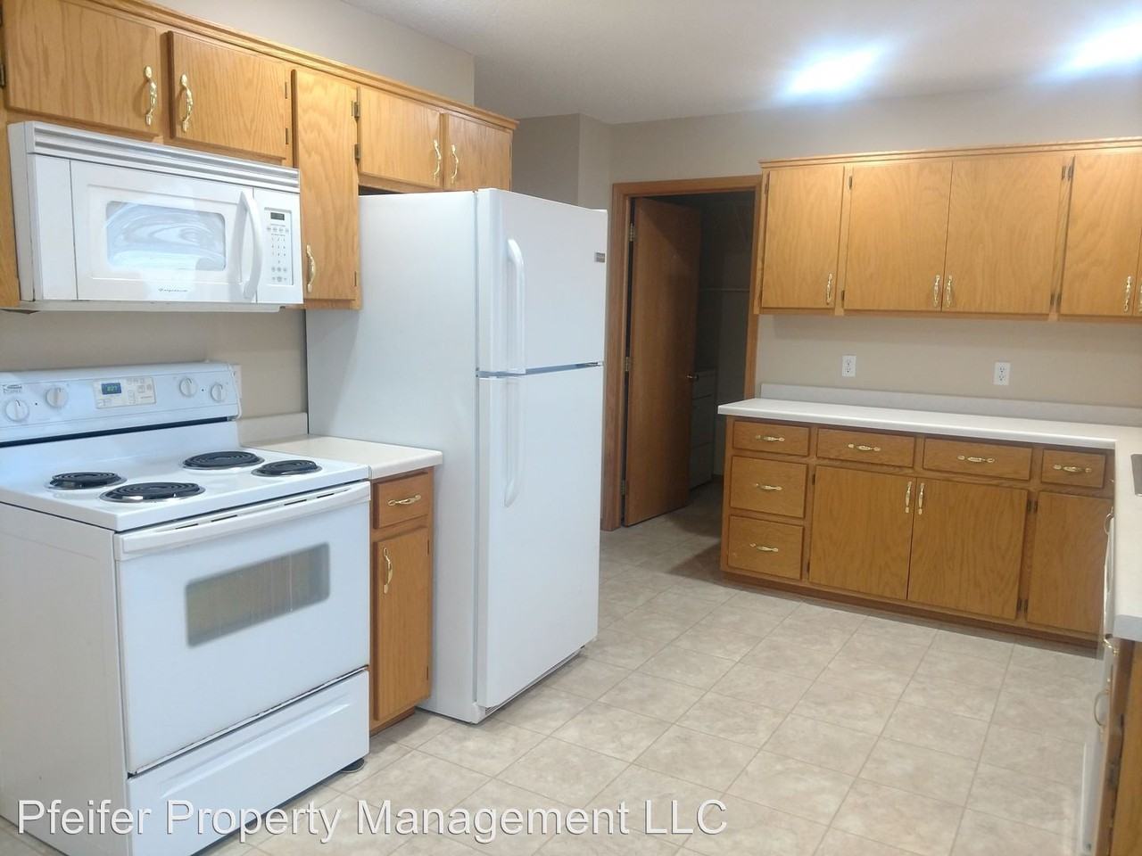 636 Danielson Ct - Photo 3 of 8