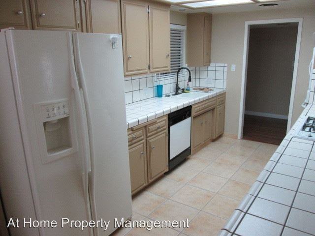 1509 Bridgeport Ln - Photo 3 of 7