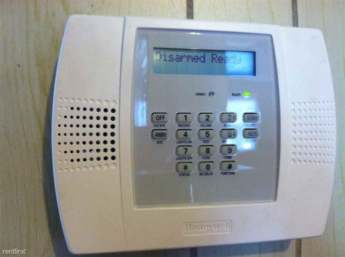 112 Naylor St - Photo 2 of 12