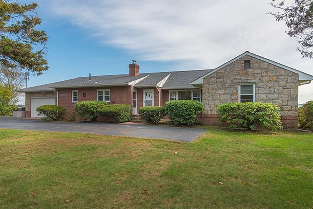 6050 Peconic Bay Blvd - Photo 2 of 13