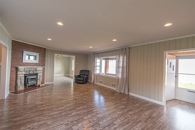 6050 Peconic Bay Blvd - Photo 3 of 13