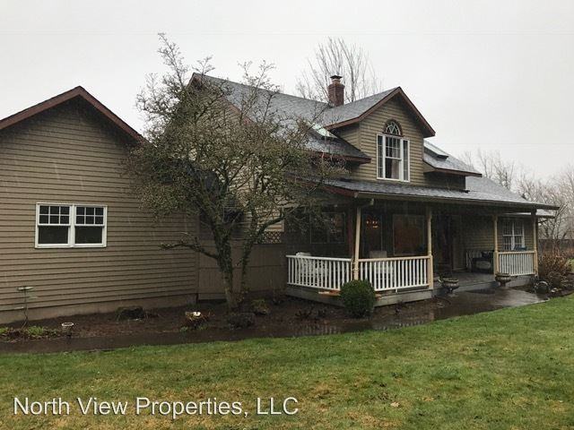 1365 NE Crestview Ln - Photo 2 of 12