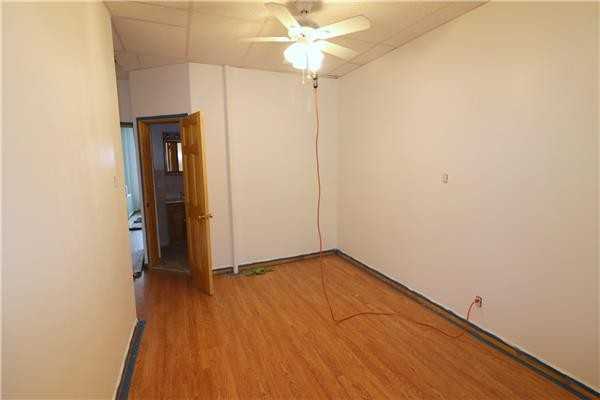 28 Sutton St - Photo 2 of 6