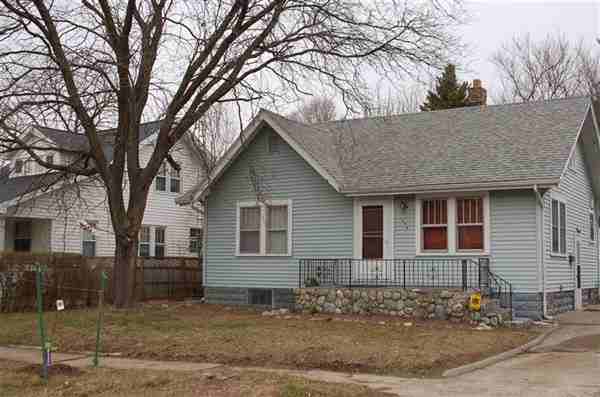 906 Frank St - Photo 2 of 10