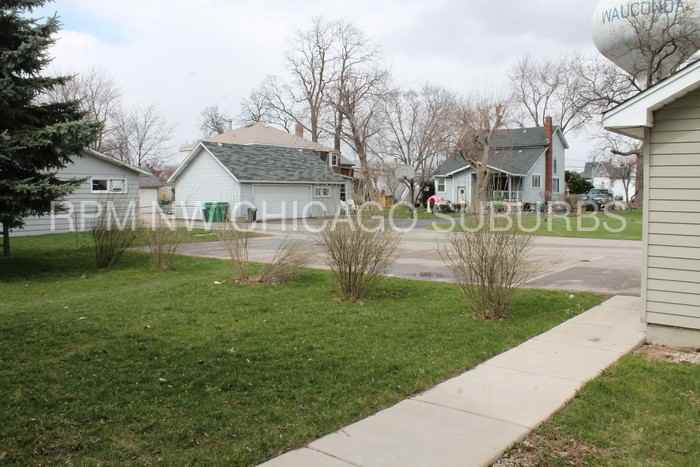 218 S Church St #2 - Photo 3 of 15